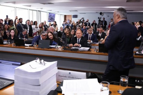 Relatório da CPMI do INSS pede indiciamento de 216 pessoas