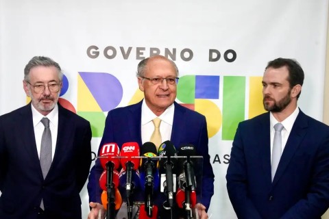 Governo cita Lei da Reciprocidade contra EUA, mas manterá diálogo