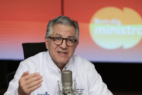 “Estamos vencendo essa batalha”, diz Padilha sobre vacinação