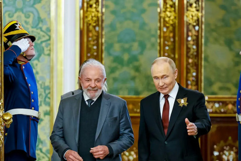 Lula estimula Putin a se reunir com Zelensky pela paz