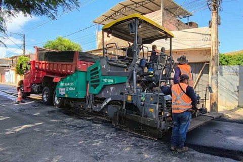 A Prefeitura de Ubá realiza o maior programa de recapeamento e pavimentação asfáltica dos últimos anos no município.