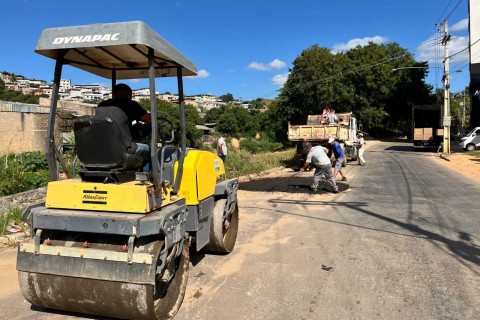 Prefeitura realiza serviços de manutenção urbana em diversos bairros