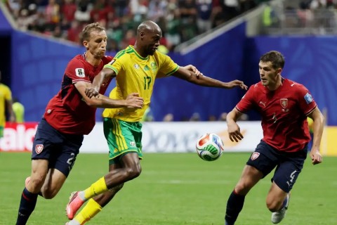 África do Sul sofre gol aos 6 min, reage e empata com República Tcheca