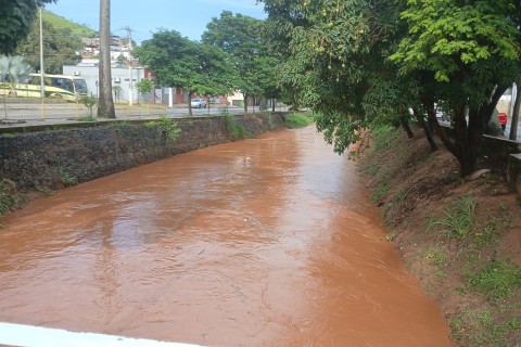 Ubá registrou  na tarde do ultimo domingo 14/12/25 fortes chuvas