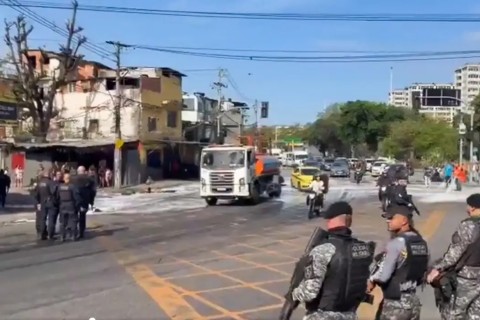 Manifestações contra ação da polícia bloqueiam vias do Rio