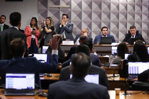 CPMI do INSS aprova convocação de cunhado e ex-namorada de Vorcaro
