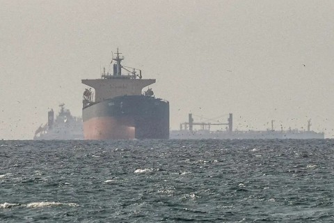 Emirados Árabes Unidos reclamam que Ormuz segue controlado pelo Irã