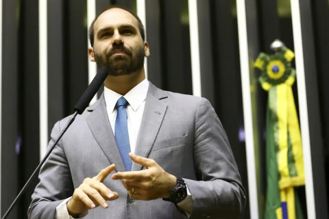 Moraes abre inquérito para investigar Eduardo Bolsonaro