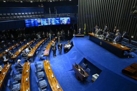 Senado aprova isenção de IR para quem ganha até dois salários-mínimos