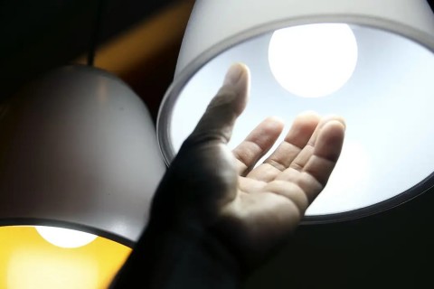 Aneel mantém bandeira verde e conta de luz não terá acréscimo em abril