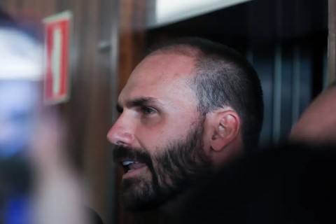 STF forma maioria para tornar Eduardo Bolsonaro réu no tarifaço