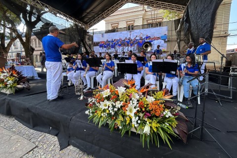 Encontro de Bandas reúne dezenas de músicos e encanta o público na Praça São Januário