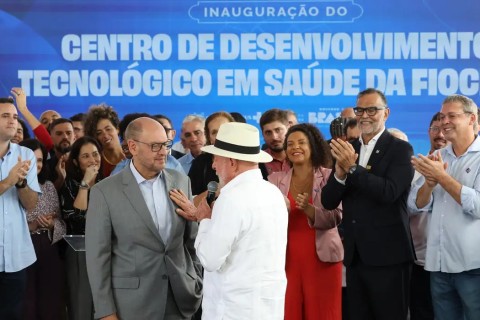 Lula pede que governador do RJ trabalhe para prender milicianos