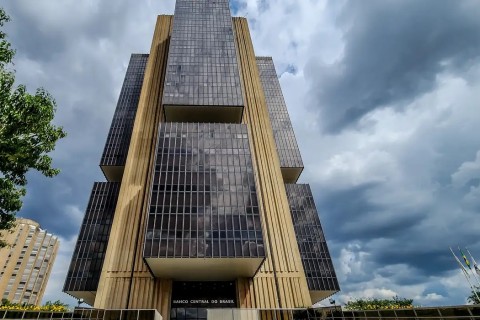 Copom eleva juros básicos da economia para 15% ao ano