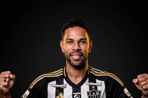Atlético-MG anuncia o lateral-esquerdo Renan Lodi