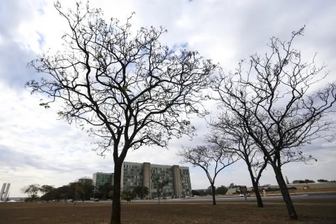 Grande parte do país tem temperaturas elevadas nesta terça-feira