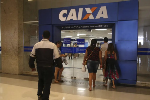 Caixa libera abono salarial para nascidos em maio e junho