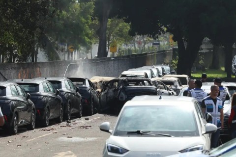 Dois helicópteros se chocam e deixam seis mortos no Rio