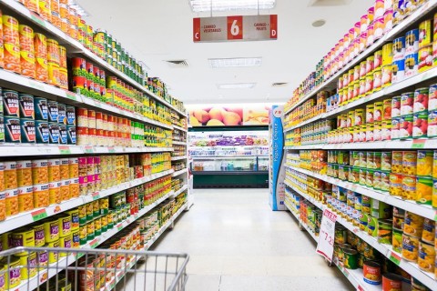 UBÁ: Justiça suspende lei que proibia supermercados de abrir aos domingos no município