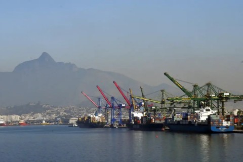 Superávit comercial cresce 10,8% em maio puxado por soja e cobre