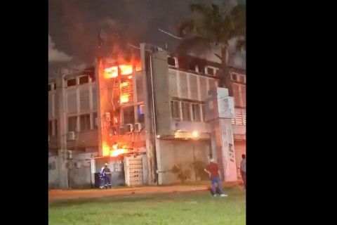 PF vai investigar incêndio na Universidade Federal de Pernambuco