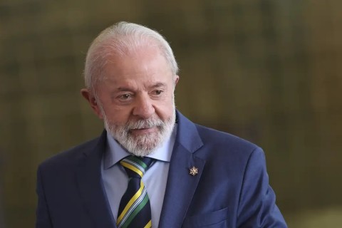 Brasil irá responder a tarifaco dos EUA com reciprocidade, diz Lula