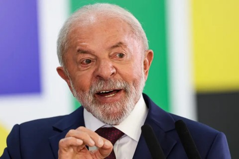 Lula volta a defender mandato para ministros do STF