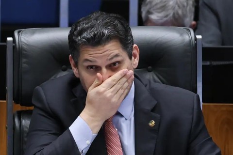 Alcolumbre mantém silêncio sobre 6x1 e oposição tenta preservar escala