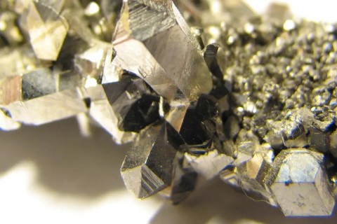 Brasil tem "vazio estratégico" em minerais críticos, diz especialista