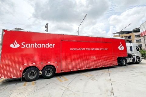 Santander disponibiliza unidade móvel para atendimento em Ubá