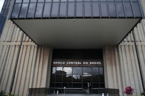 Mercado financeiro eleva projeção do PIB para 2,25% em 2025