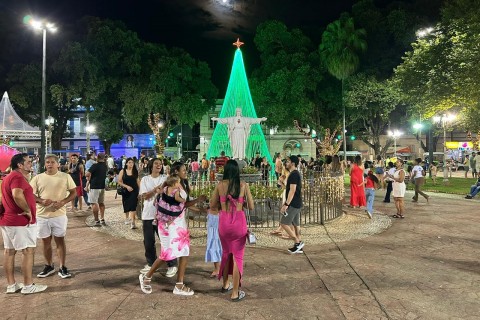 Renascer das Luzes encanta e movimenta o centro de Ubá em um final de semana histórico