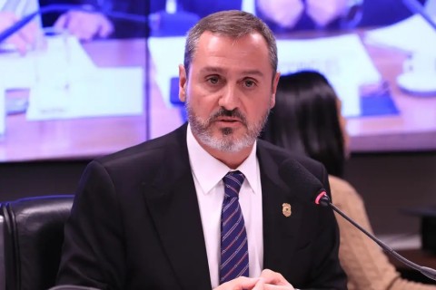 Dino determina reintegração de Andrei Rodrigues ao comando da PF