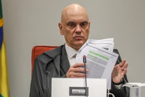 Eduardo aumenta ilícitos após tornozeleira em Bolsonaro, diz Moraes