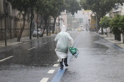 Sul, Sudeste e Centro-Oeste podem ter final de semana de chuva intensa