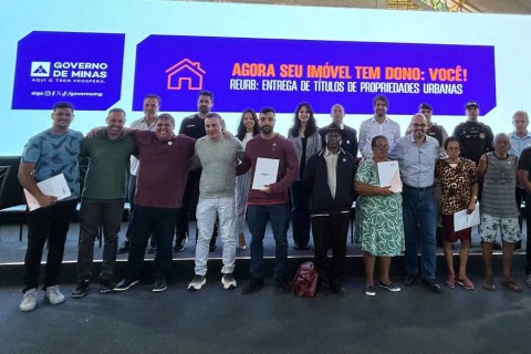 Prefeitura de Ubá entrega 177 títulos de propriedade na Colônia Padre Damião