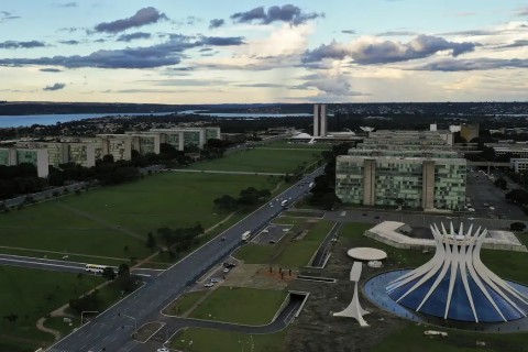 Governo define horário de expediente em jogos do Brasil na Copa