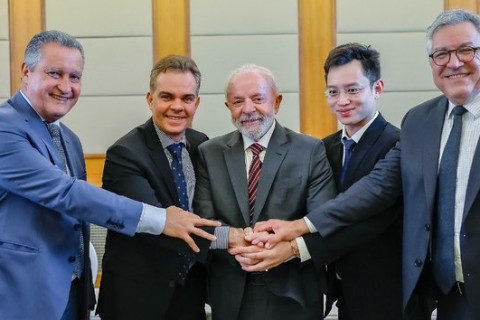 Na China, Ministro da Saúde acompanha assinatura de acordos bilaterais sobre vacinas, medicamentos e equipamentos
