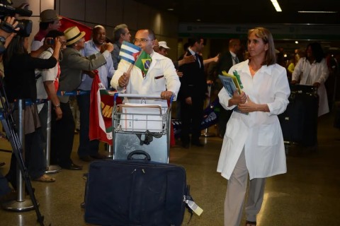 Associação de médicos cubanos repudia ação dos EUA contra Mais Médicos