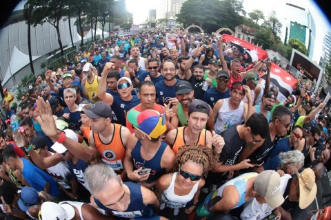 Com disposição e alegria, corredores anônimos agitam a São Silvestre