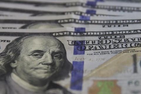 Dólar cai para R$ 5,17 e bolsa sobe com expectativas sobre guerra