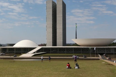 Calendário especial pode acelerar votação da PEC do fim da escala 6x1