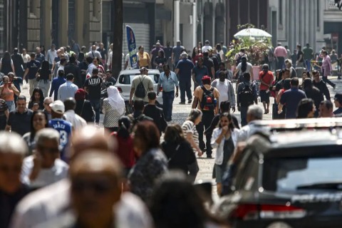 Mais de 8,6 milhões deixam pobreza; Brasil tem melhor nível desde 2012