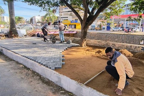 Obras de recuperação da Avenida Beira-Rio entram em nova etapa com início do calçamento