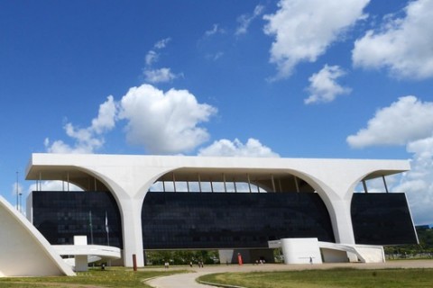 Propag: Minas sanciona lei que autoriza transferência de créditos previdenciários à União para redução da dívida