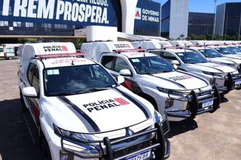 Governo de Minas reforça segurança com entrega de 15 viaturas para a Polícia Penal