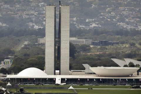 Lula sanciona, com vetos, reajuste salarial para cargos do Legislativo