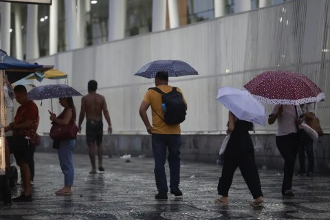 Inmet: maioria das regiões tem alerta de chuvas intensas nesta quarta