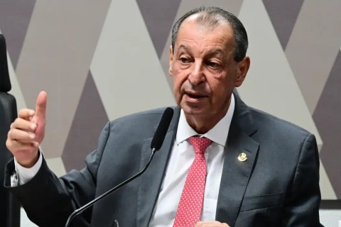 Relator da CCJ rejeita emendas da oposição que buscavam manter 6x1