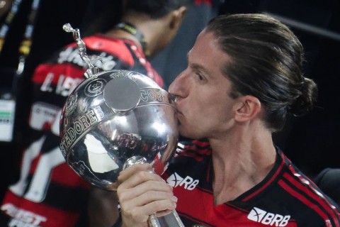 Flamengo renova com Filipe Luís até 2027